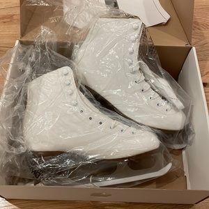 DBX Girls figure skates